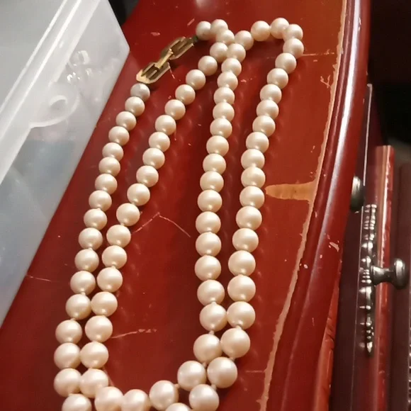 Givenchy pearl necklace with gold tone clasp.In Excellent Mint Unused Condition